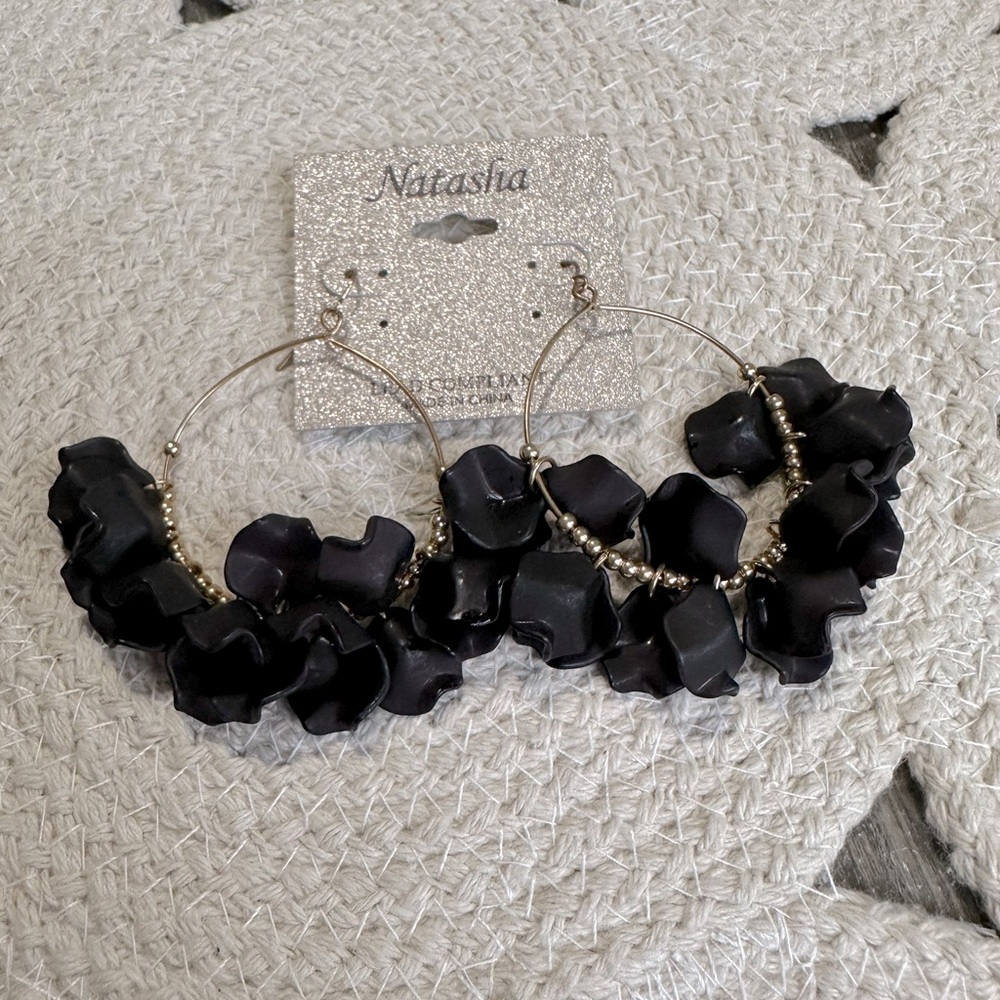 Natasha black earrings